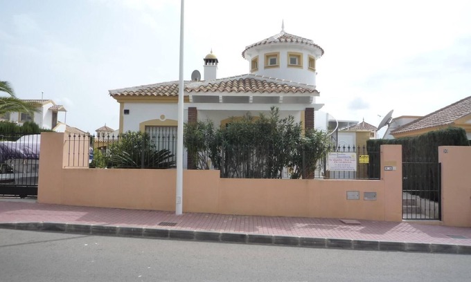 Mazarrón Villa | Villa 'Capricho' con vistas a la montaña, piscina y wifi