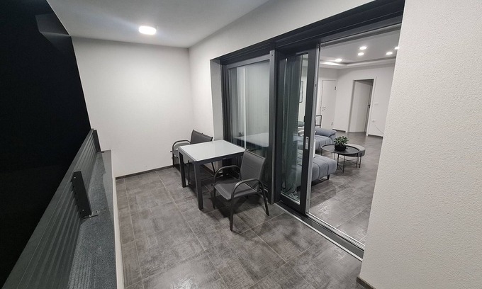 Koper Apartamento | Villa Capris - Two bedroom apartment with balcony in Koper — Family sized Condo!