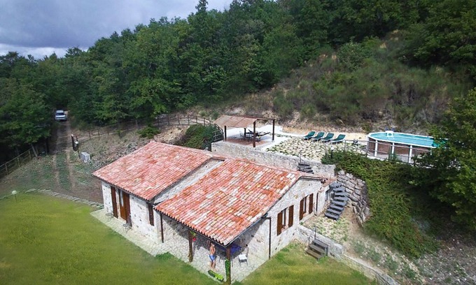 Morre Cabaña | Villa Carina es una acogedora casa de campo con piscina para sus próximas vacaciones en Umbría