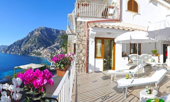 Arienzo Casa | Villa Carilla B: Un elegante apartamento ubicado a pocos minutos del centro.