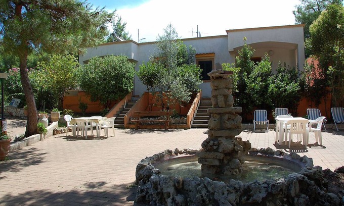 Defensola Casa | VILLA CARLA B Apartamento de dos habitaciones con cocineta, estacionamiento interno.