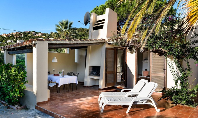 Costa Rei Villa | Villa 'Carla' con terraza privada, Wi-Fi y aire acondicionado