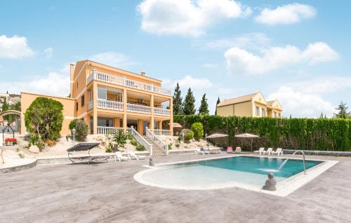 Baena Casa | Villa Carmela