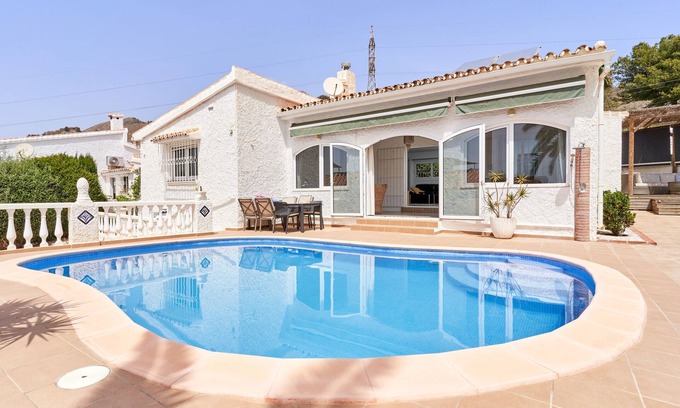 Nerja Villa | Villa "Casa Ambar" con vistas al mar, piscina privada de agua salada y Wi-Fi
