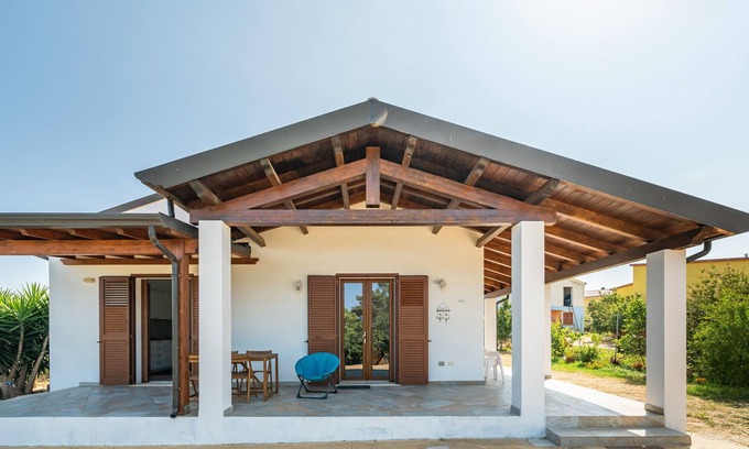 Sant'Anna Arresi Villa | Villa 'Casa Atzori' con terraza privada, jardín privado y aire acondicionado