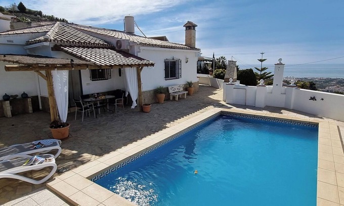 Torrox Villa | Villa "Casa La Paz" con vistas al mar, piscina y Wi-Fi