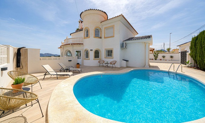 L'Alfas del Pi Villa | Villa "Casa Metro" con piscina, jardín, balcón, aire acondicionado y Wi-Fi