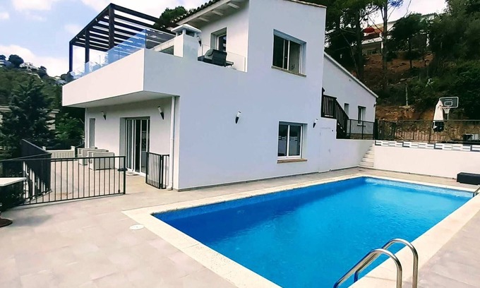 Sa Riera Villa | Villa Casa Nuestra con piscina privada, jardín y Wi-Fi