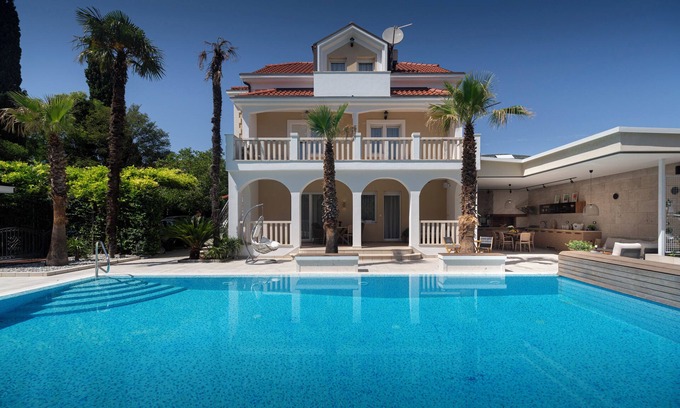 Kastela Villa | Villa Casa Palace - 95 m2 heated pool & sport playground & fitness