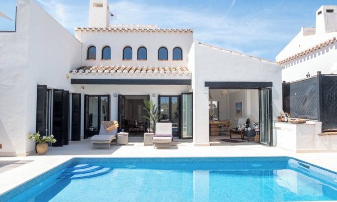 Caserio Los Tarquinos Villa | Villa 'Casa Trebol - Piscina privada' con vistas a la montaña, Wi-Fi y aire acondicionado