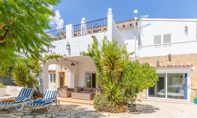 El Tesoro Villa | Villa Casa Verde, Sun-drenched and Private Pool close to beach