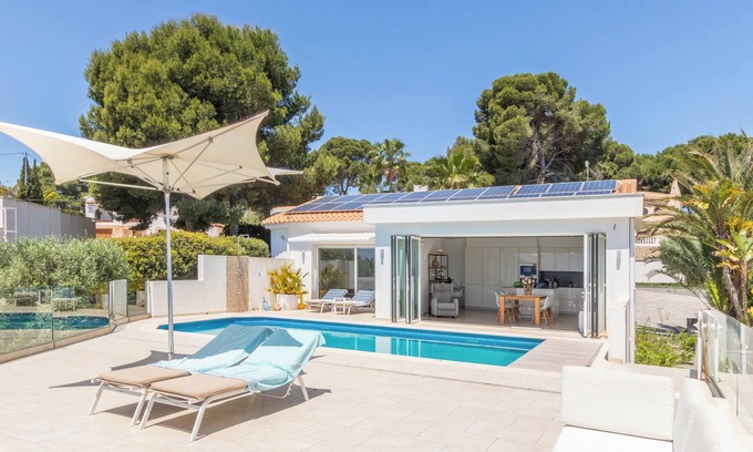 Moraira Villa | Villa 'Casa Viviana' con vistas al mar, piscina, Wi-Fi, balcón, terraza y jardín