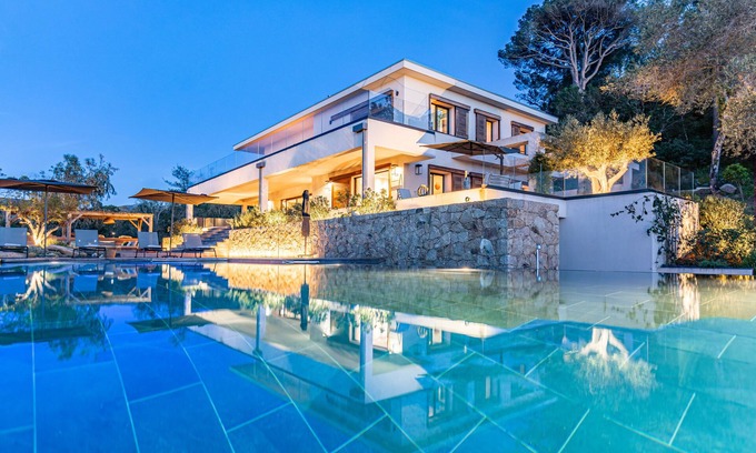 Coti-Chiavari Villa | Villa CASADELMARE- 7 bedrooms, swimming pool, sea and mountain views, golf driving range