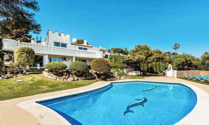 Bahia Dorada Villa | Villa Casillo: la villa cuenta con una piscina privada, una bañera de hidromasaje y Wi-Fi más aire acondicionado