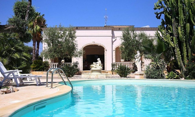 Fasano Villa | Villa Castalia: Una espléndida y luminosa villa de dos pisos situada en una zona tranquila.