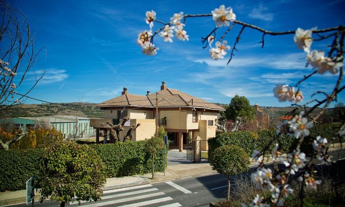 Nuévalos Apartamento | Villa Castro