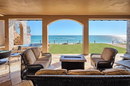 Sandy Beach Villa | Villa Catalina at Bella Sirena - Private Jacuzzi - On the water