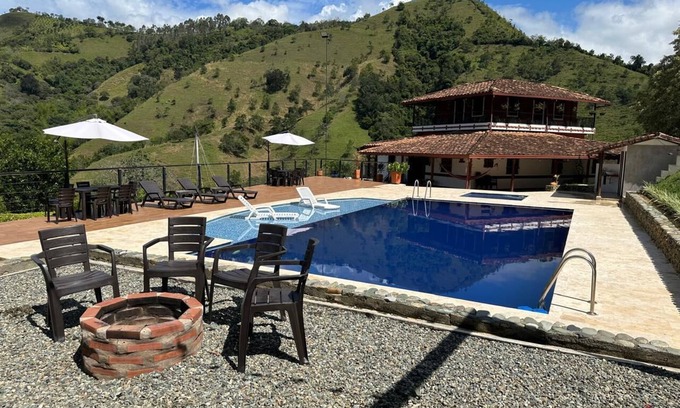 Santa Barbara Casa | FINCA VILLA CATALINA CON PISCINA Y JACUZZI CERCA A LA PINTADA