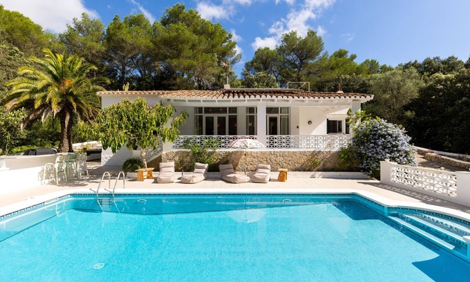 Menorca Villa | Villa Caterina, preciosa villa auténtica en un entorno boscoso.