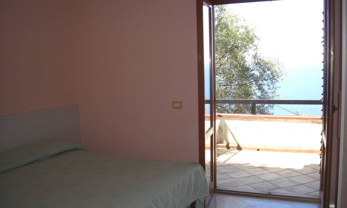 Marina di Pisciotta Apartamento | VILLA CECILIA/ap. 2: mid in the nature and close to golden Cilento beaches