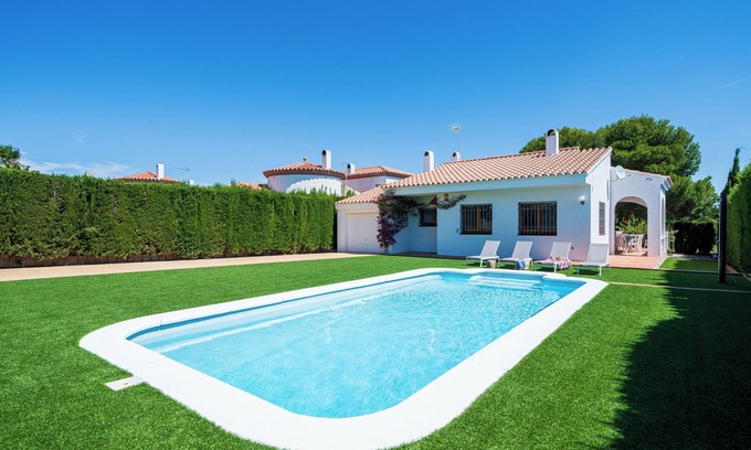 Les Tres Cales Villa | Chalet a Pie Cala Forn con Piscina, con piscina privada, terraza y Wi-Fi