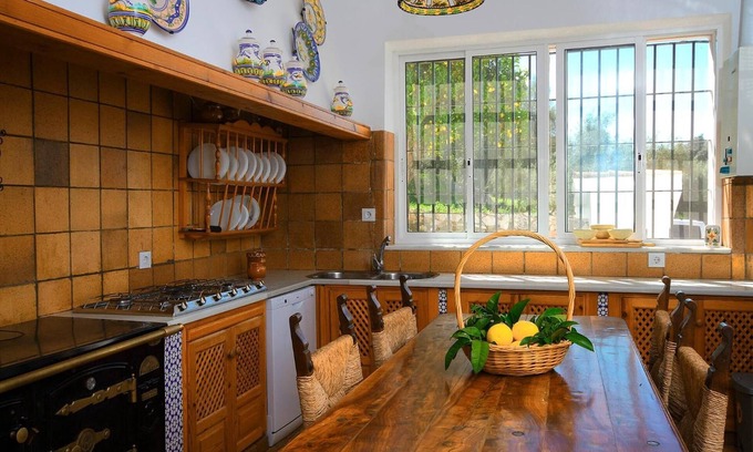 Ubrique Villa | Chalet 'Rural Los 20 Pilares' con vistas a la montaña, Wi-Fi y aire acondicionado