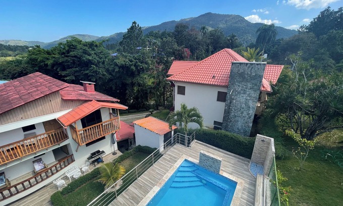 Urbanizacion Raul Ruiz Villa | Villa Channel