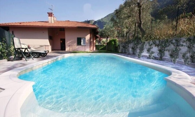 Oliveto Lario Villa | Villa frente al lago con una hermosa vista al lago, piscina y playa privada, Lago Como