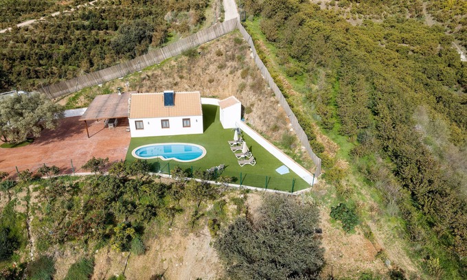 Cutar Villa | Villa "Chirimoya" con vistas a la montaña, piscina y Wi-Fi