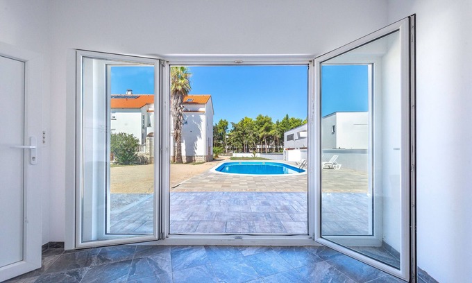 Zrce Villa | Villa Christina - habitación para 4 personas con piscina, wifi y aire acondicionado