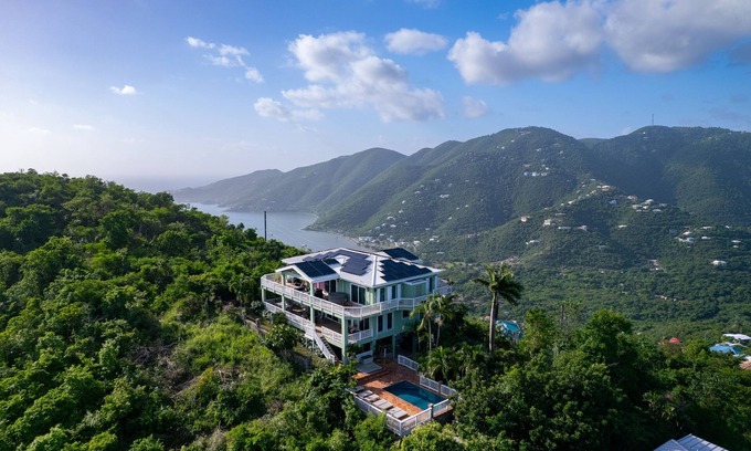 Ajax Peak Casa | Villa Circe ~ 360 views with pool + spa