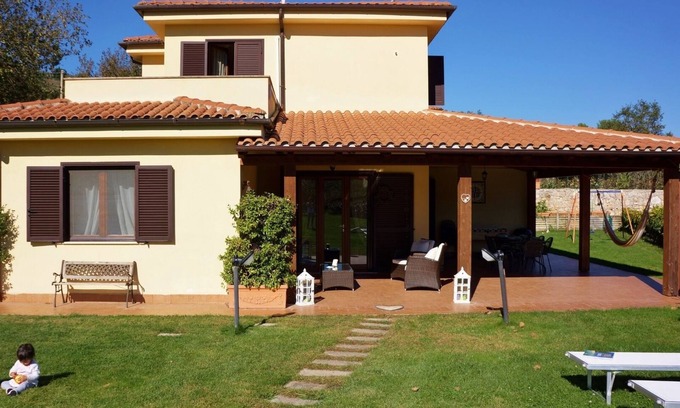 Itri Villa | VILLA CITA rodeado de vegetación, a pocos kilómetros de la playa de Sperlonga y Gaeta