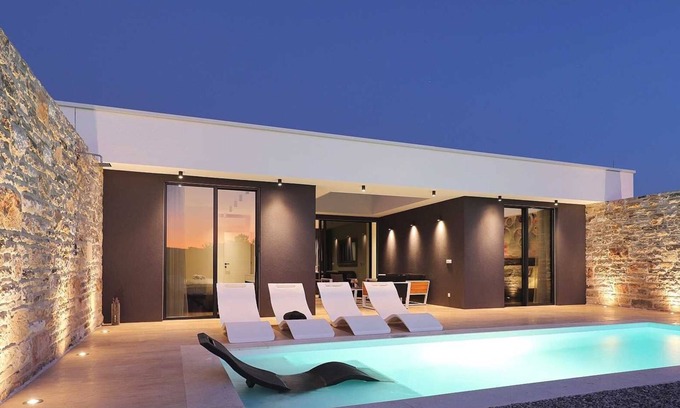 Kraj Villa | Villa Clover - acogedora villa de vacaciones a solo 100 metros de la playa con piscina privada