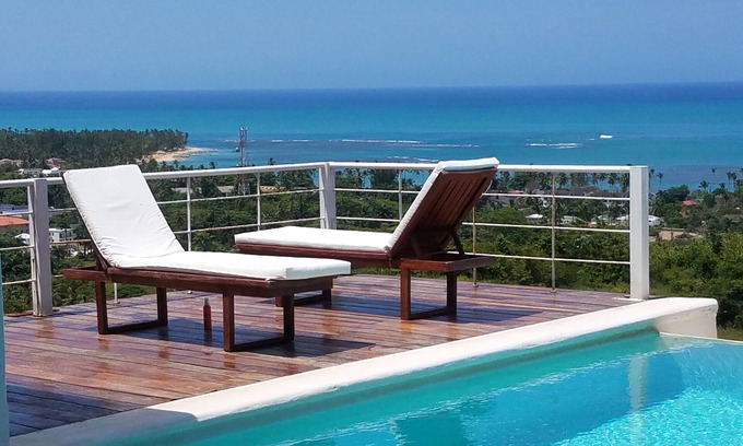 La Iglesia Villa | Villa Coco: ¡Vista al mar inolvidable y comodidad absoluta!