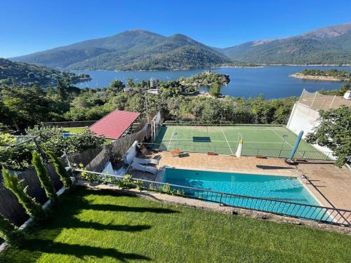 El Barraco Villa | Villa con piscina, jacuzzi y basket junto al lago de El Burguillo