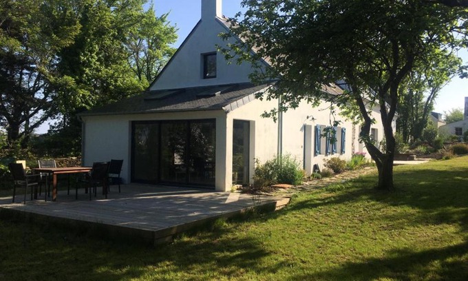 Locmaria Casa | Villa Contemporaine avec Jardin, à 1,5 km de la Plage: 8 pers., 2 Terrasses, Wi-Fi, Baignoire Balnéo - FR-1-418-198
