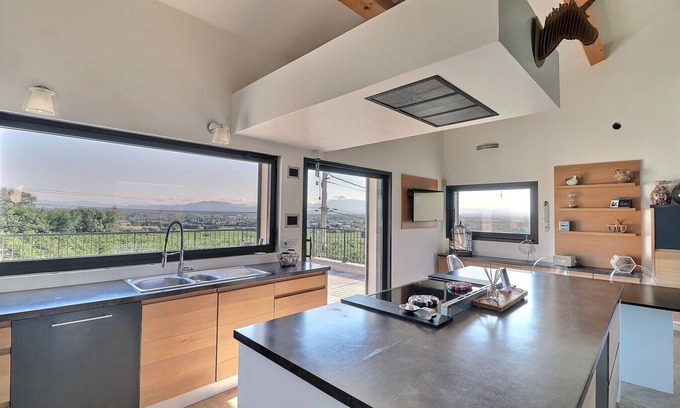 Bedarrides Casa | Villa Contemporaine Avec Piscine, au Coeur et au Calme du Vignoble