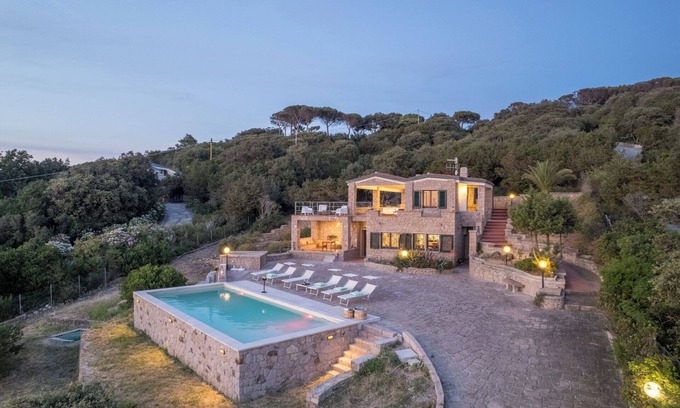 Alghero Villa | Villa 'Coral Bay' con vistas al mar, Wi-Fi y aire acondicionado
