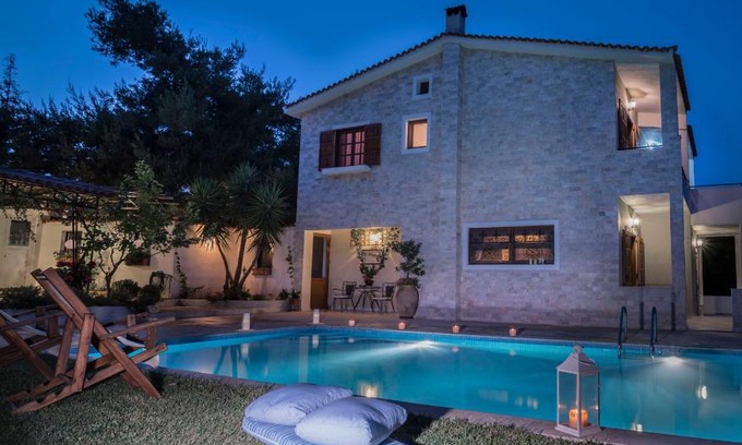 Saronikos Villa | Villa Corina near the Airport