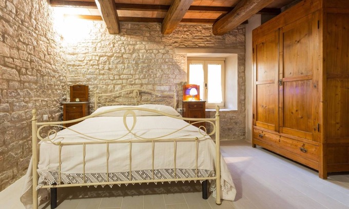 Sigillo Apartamento | Villa Costanzi: Beautiful Rural Apartment!