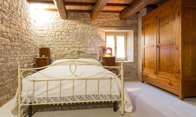 Sigillo Apartamento | Villa Costanzi: Beautiful Rural Apartment!