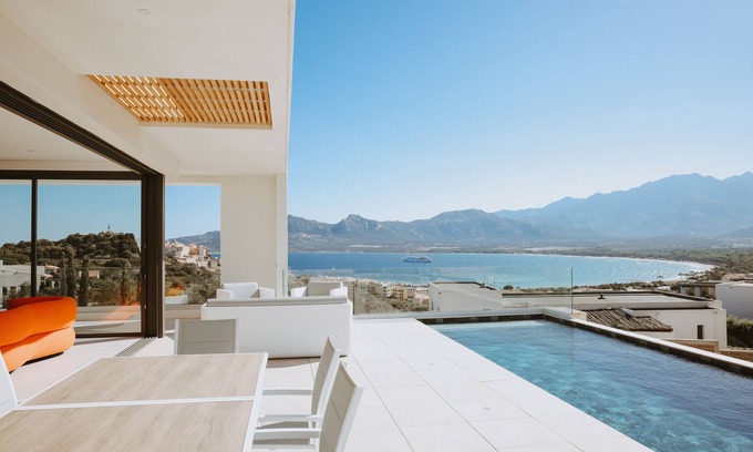 Calvi Casa | Villa d' Architecte Avec Superbe vue sur la Baie de Calvi, Entre mer et Montagne
