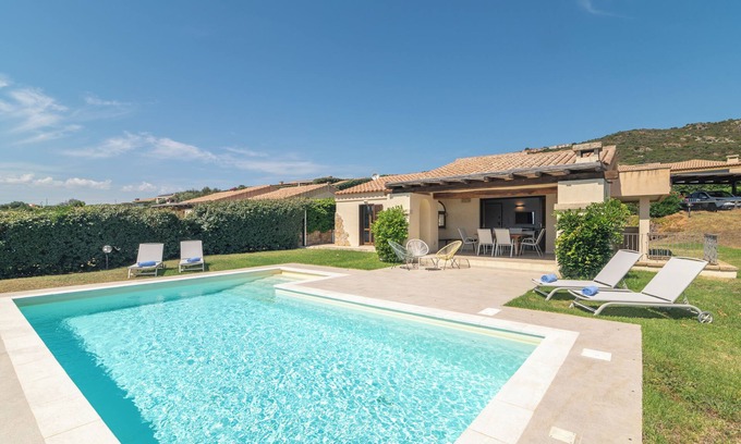Golfo Aranci Villa | Villa 'Daniela' con vistas al mar, Wi-Fi y aire acondicionado
