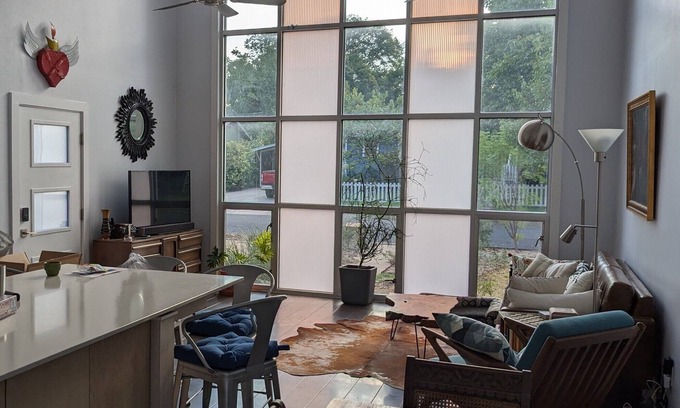 North Loop Casa | Villa Dario: Beautiful Home in Midtown Austin