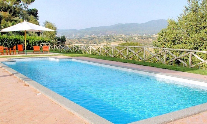 Calvi di Umbria Villa | Villa Darsia: Una espléndida y luminosa villa de dos plantas rodeada de prados y verdes colinas.