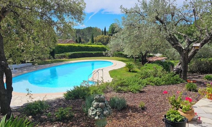 Lorgues Villa | Villa De Charme, piscina, 3 dormitorios, 980 m del centro