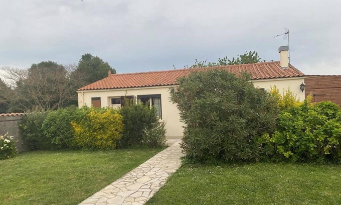 Saint Laurent de la Pree Casa | Villa de la Prée