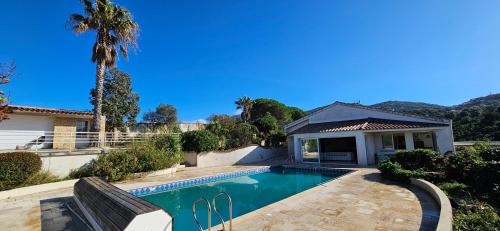 Propriano Villa | Villa de standing Les Amandiers, vue mer & piscine