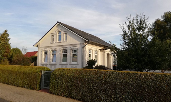 Schweindorf Casa | "Villa de Witt" vacation for up to 6 people in historic East Frisian flair