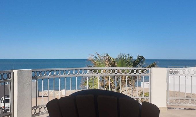 San Felipe Casa | Villa del Mar, casa mediterránea de tres dormitorios frente a la playa con piscina privada
